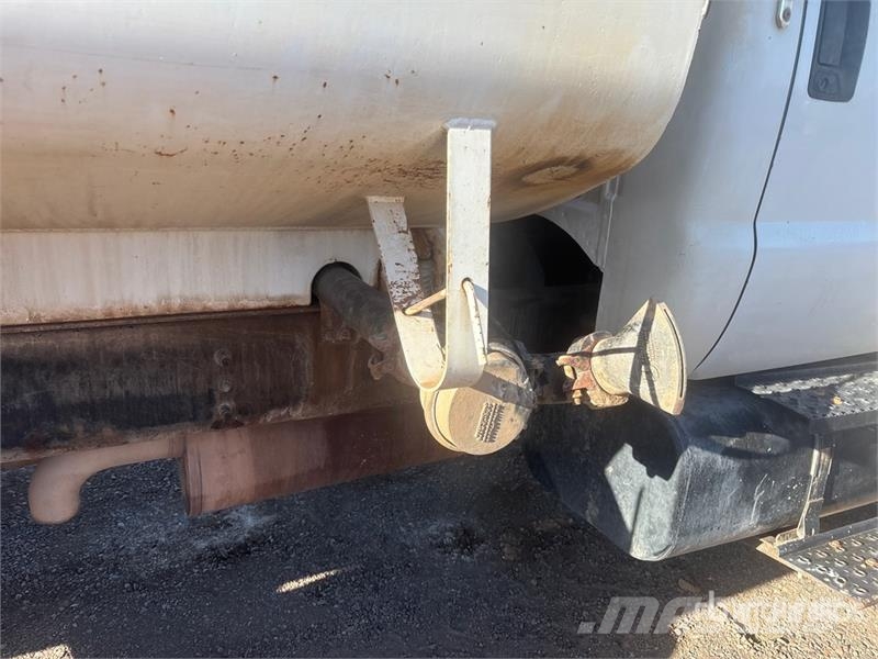 Ford F-750 Tovornjaki za vodo