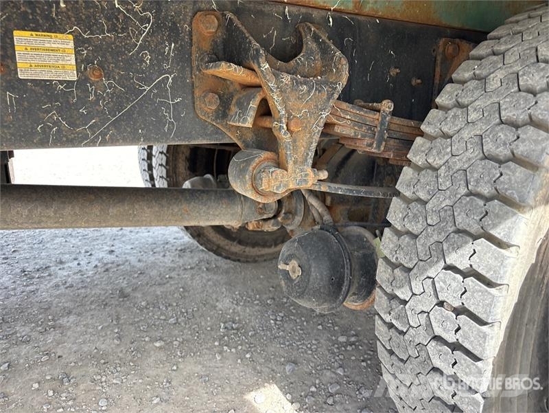 Ford F-750 شاحنات مسطحة/مفصلية الجوانب