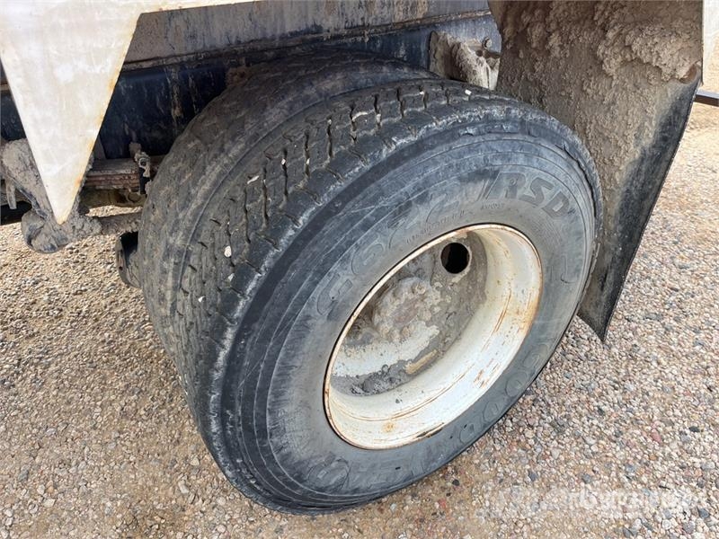 Ford F-750 صهاريج مياه