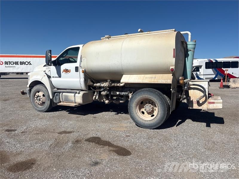 Ford F-750 Water tankers