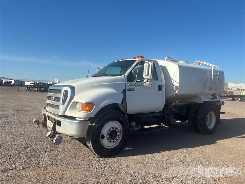 Ford F-750 Tovornjaki za vodo