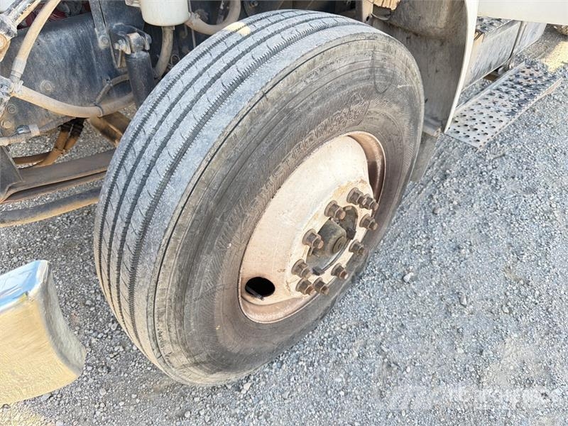 Ford F-750 ダンプ