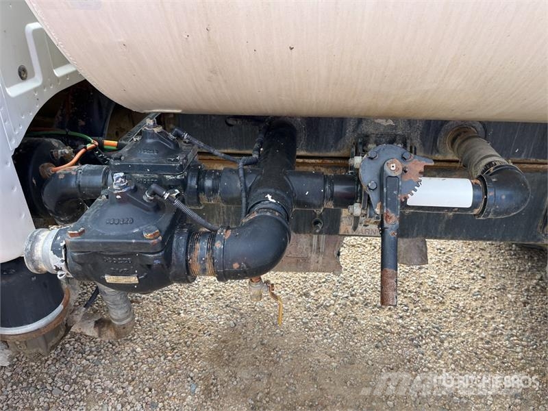 Ford F-750 صهاريج مياه