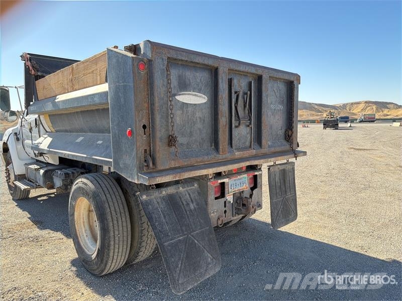 Ford F-750 ダンプ
