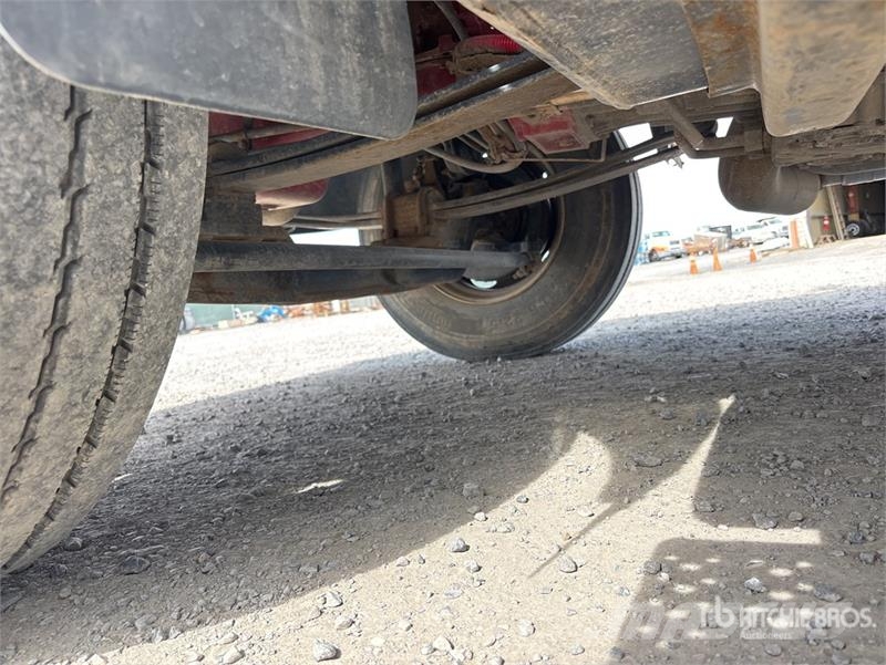 Ford F-750 شاحنات مسطحة/مفصلية الجوانب