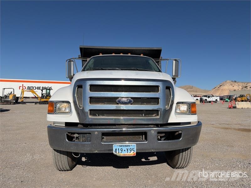 Ford F-750 ダンプ