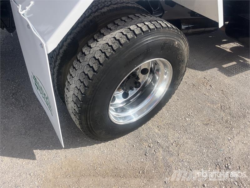 Ford F-750 Tankvogne - vand
