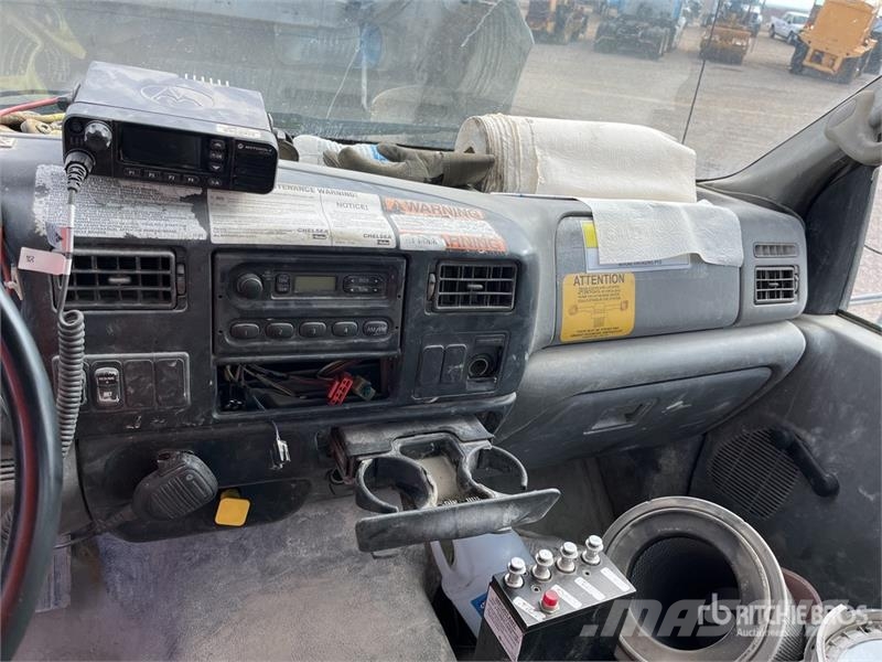 Ford F-750 صهاريج مياه