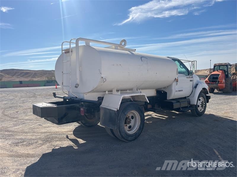 Ford F-750 Tankvogne - vand