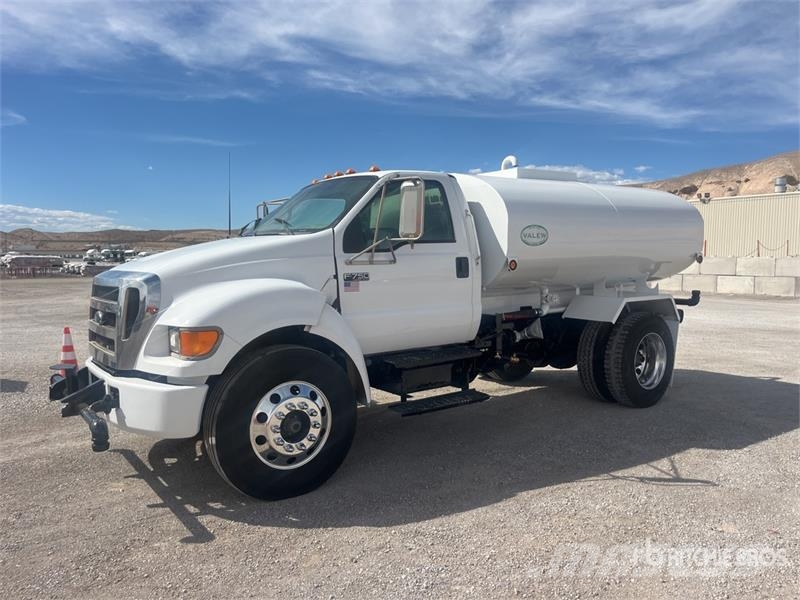 Ford F-750 Tankvogne - vand