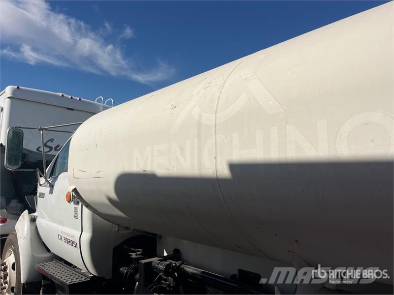 Ford F-750 Tankvogne - vand