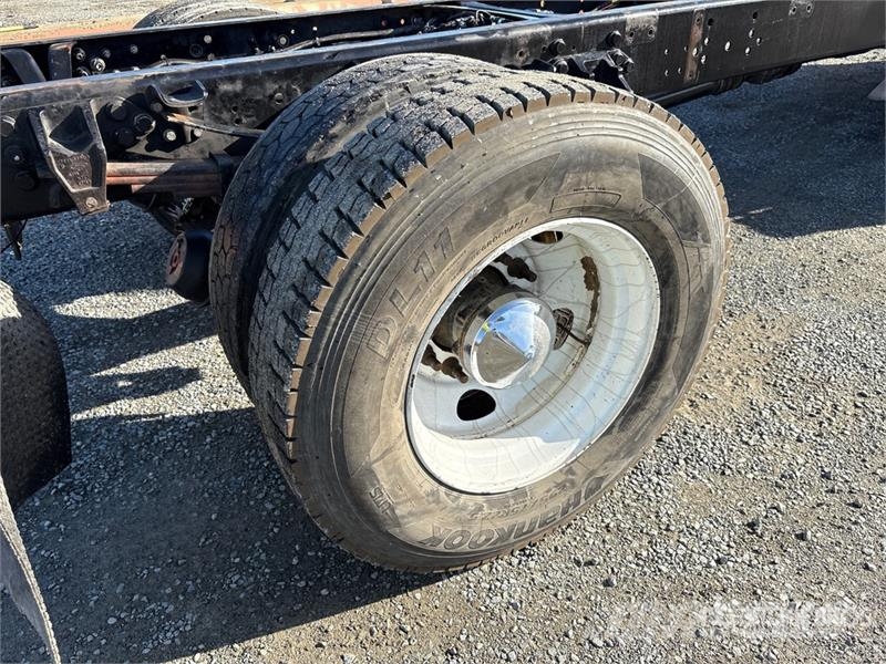 Ford F-750 駕駛室與內部