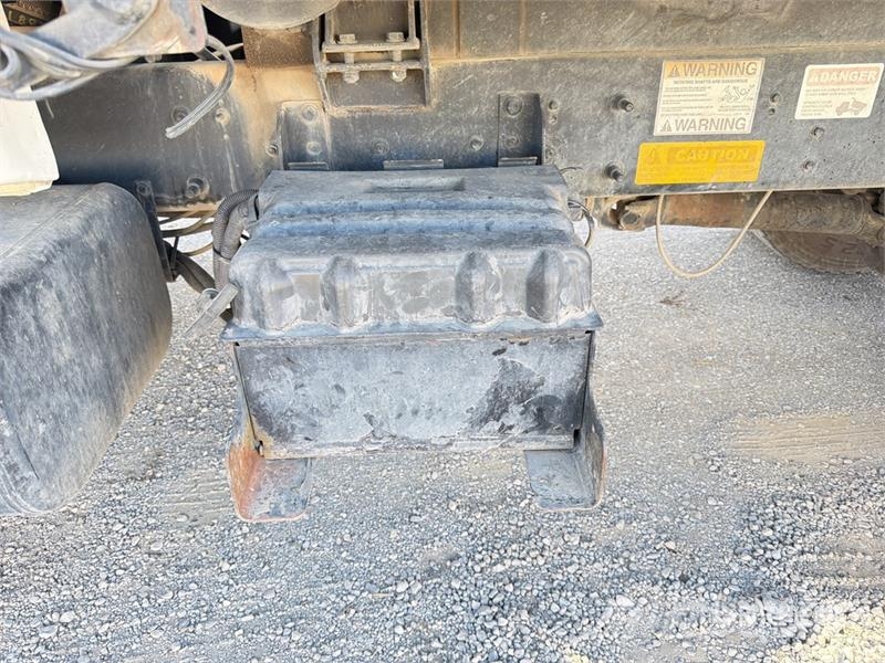 Ford F-750 ダンプ