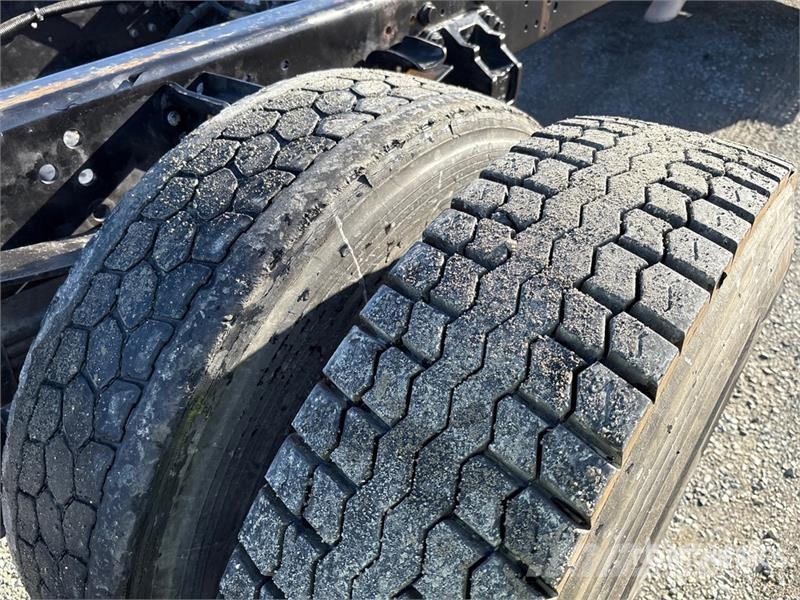 Ford F-750 駕駛室與內部