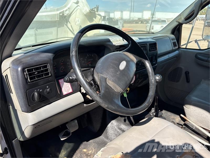 Ford F-750 Tovornjaki za vodo