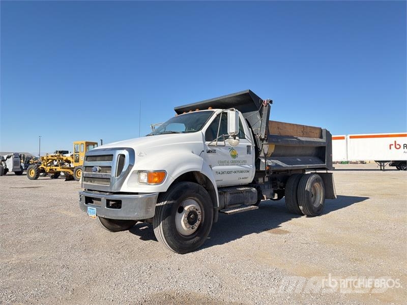 Ford F-750 ダンプ