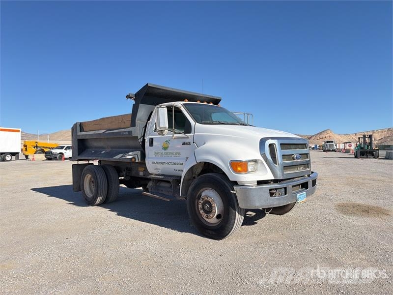Ford F-750 ダンプ