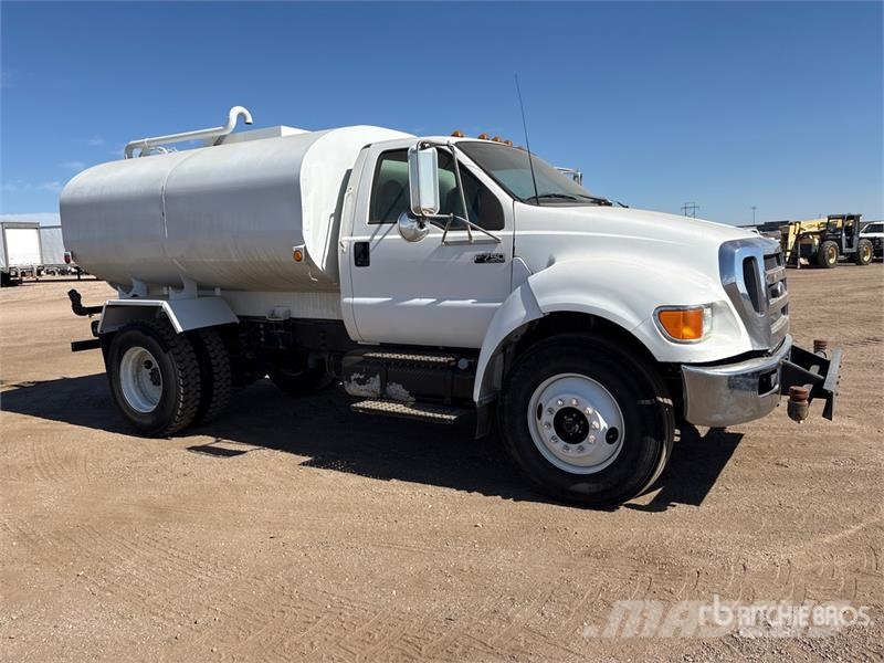 Ford F-750 Tovornjaki za vodo