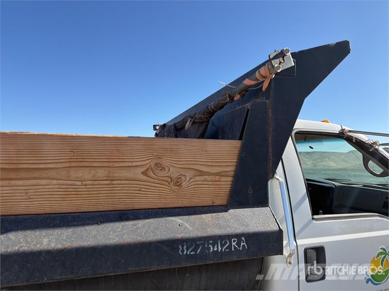 Ford F-750 ダンプ