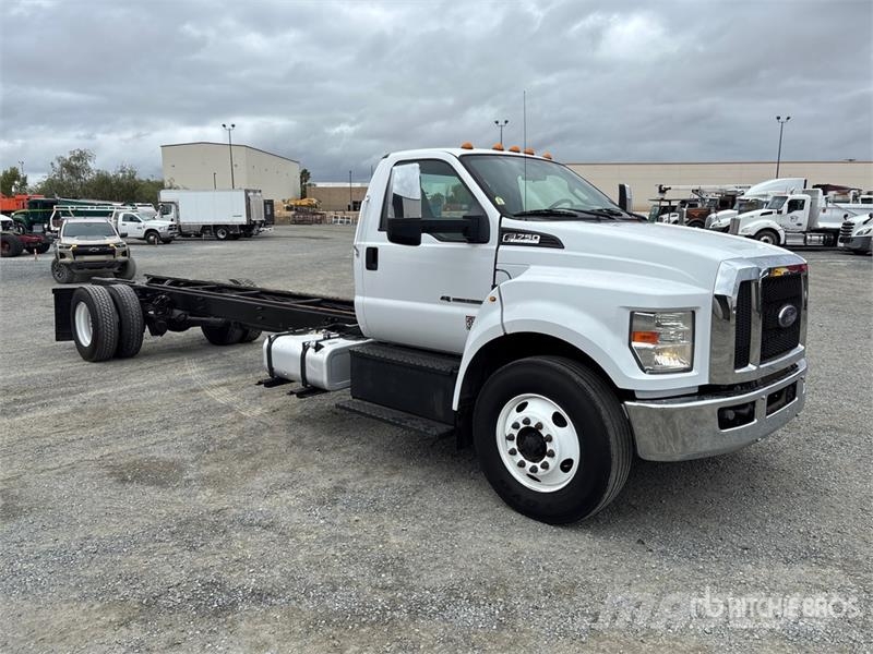 Ford F-750 Cabins and interior
