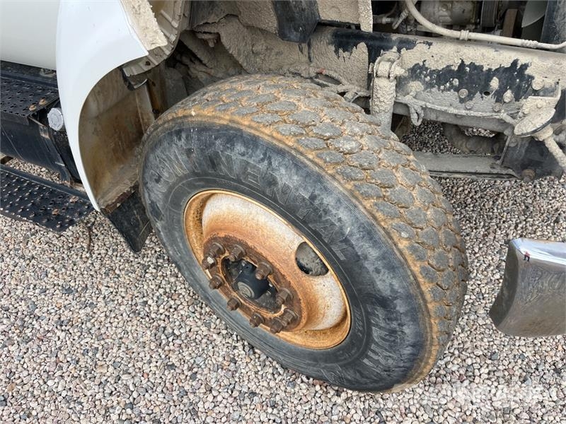 Ford F-750 صهاريج مياه