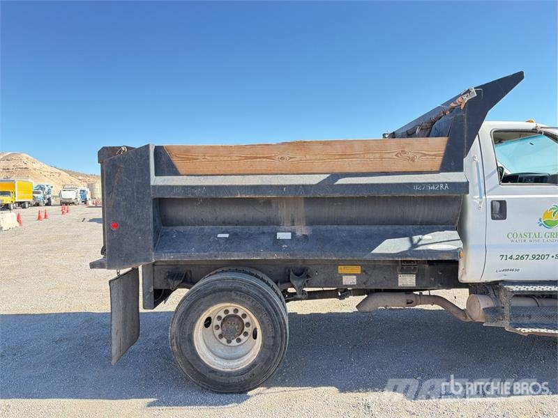Ford F-750 ダンプ