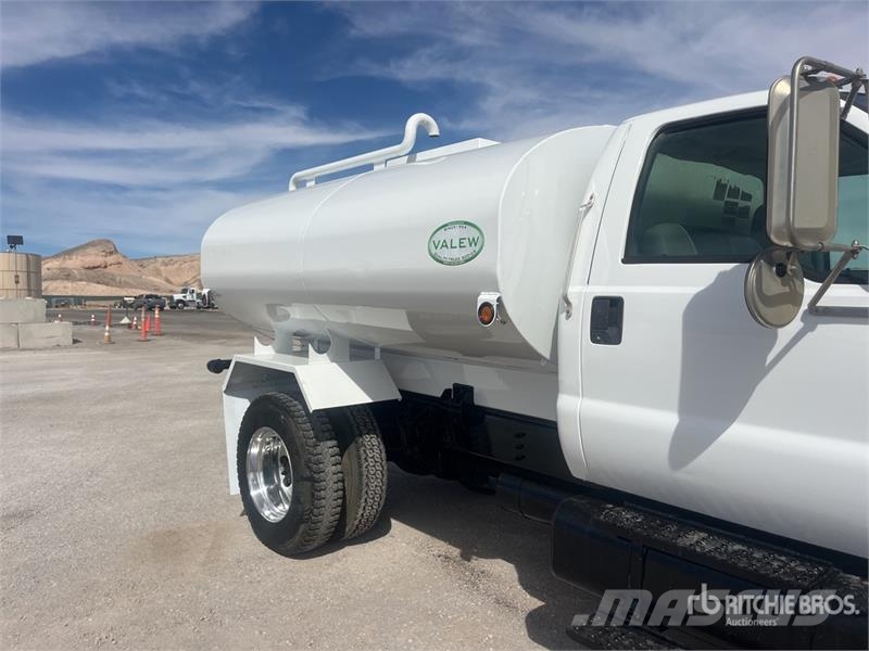 Ford F-750 Tankvogne - vand