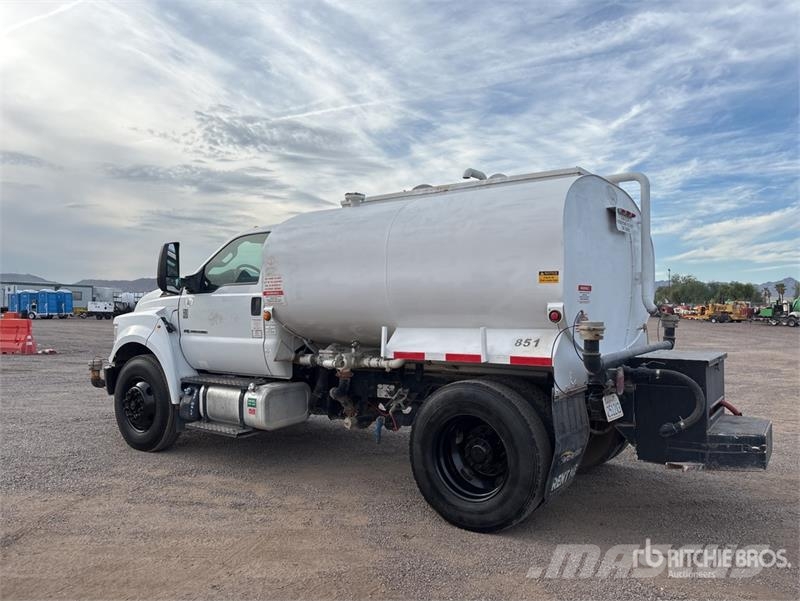 Ford F-750 Wassertanker