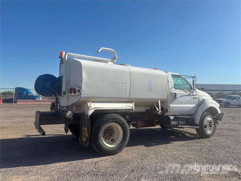 Ford F-750 Tovornjaki za vodo