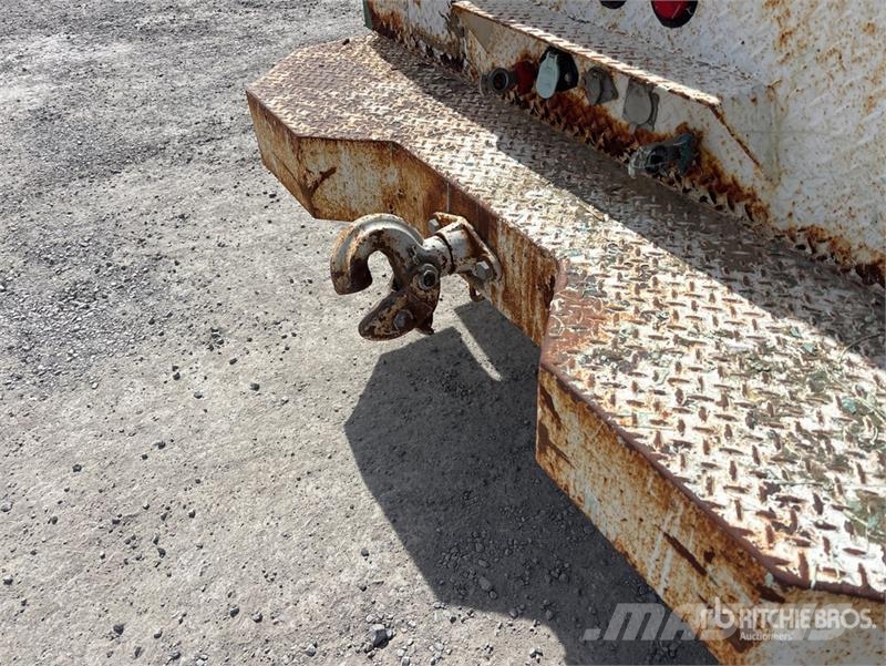 Ford F-750 شاحنات مسطحة/مفصلية الجوانب
