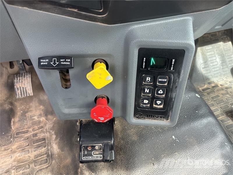 Ford F-750 شاحنات مسطحة/مفصلية الجوانب