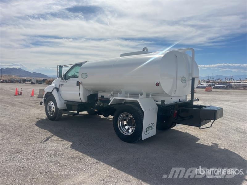 Ford F-750 Tankvogne - vand