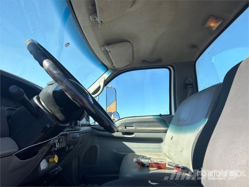 Ford F-750 キャビン及び内装