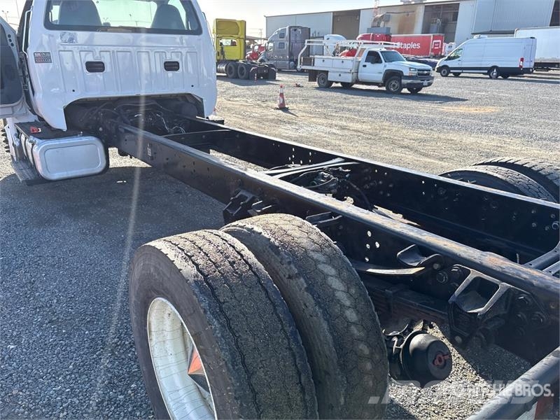 Ford F-750 駕駛室與內部