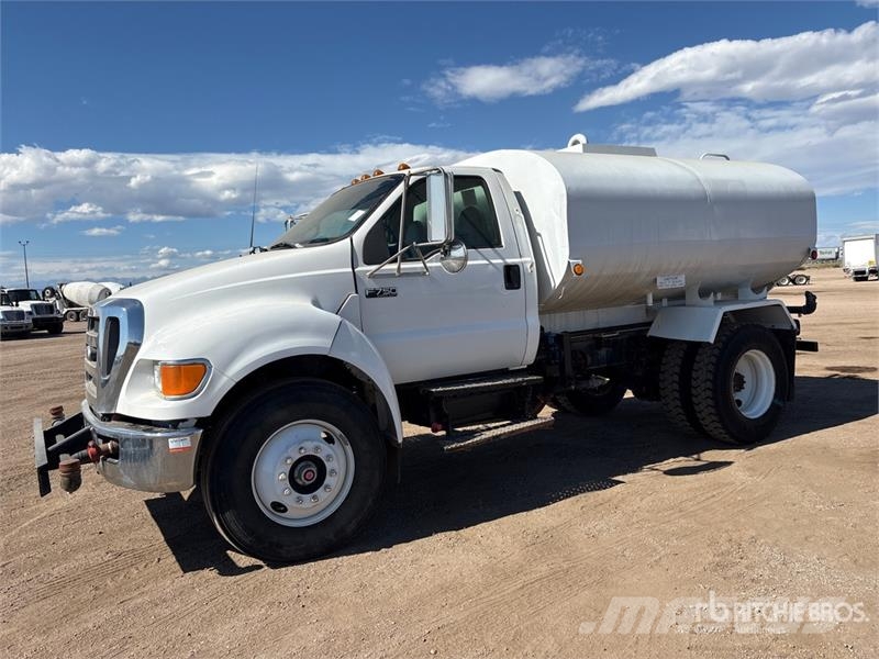 Ford F-750 Tovornjaki za vodo