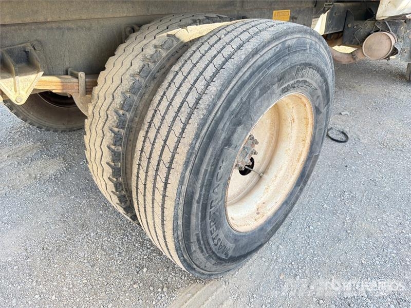 Ford F-750 ダンプ