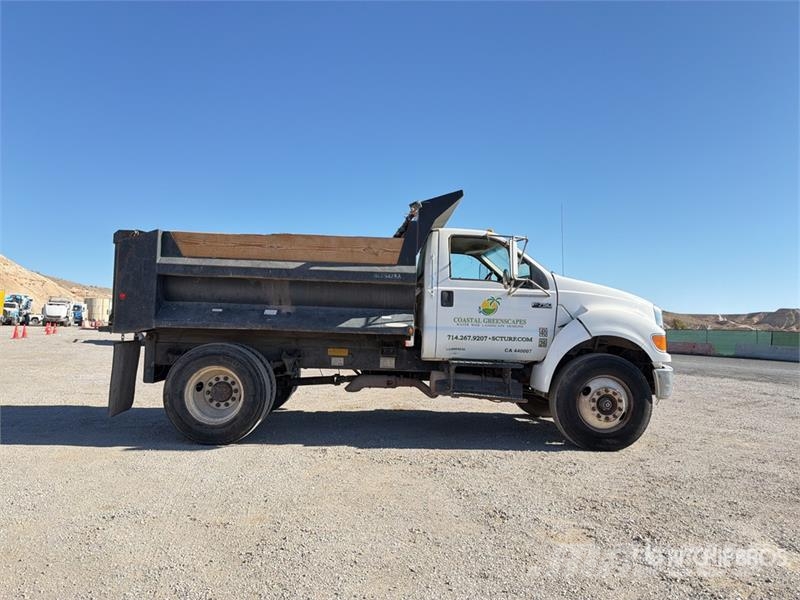 Ford F-750 ダンプ