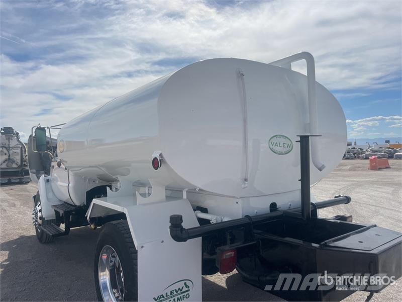 Ford F-750 Tankvogne - vand