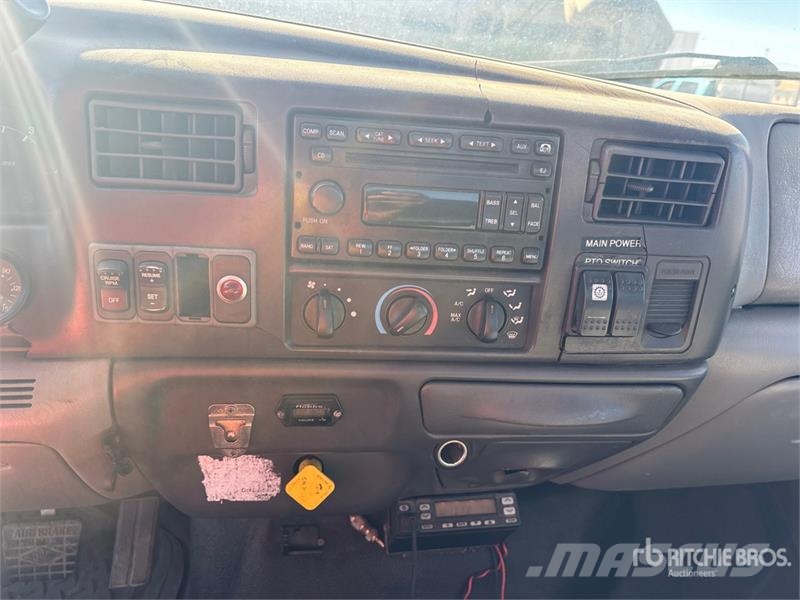 Ford F-750 キャビン及び内装