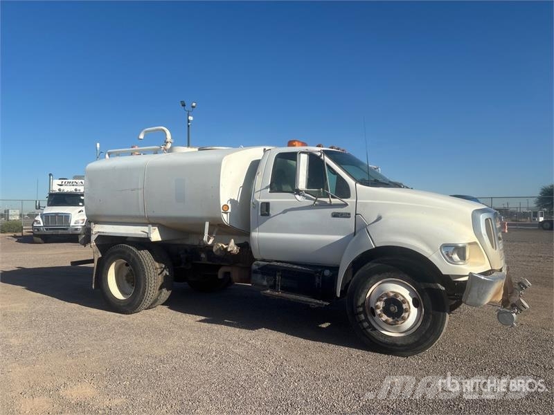 Ford F-750 Tovornjaki za vodo