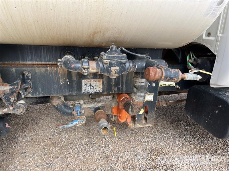 Ford F-750 صهاريج مياه