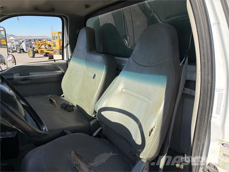 Ford F-750 ダンプ