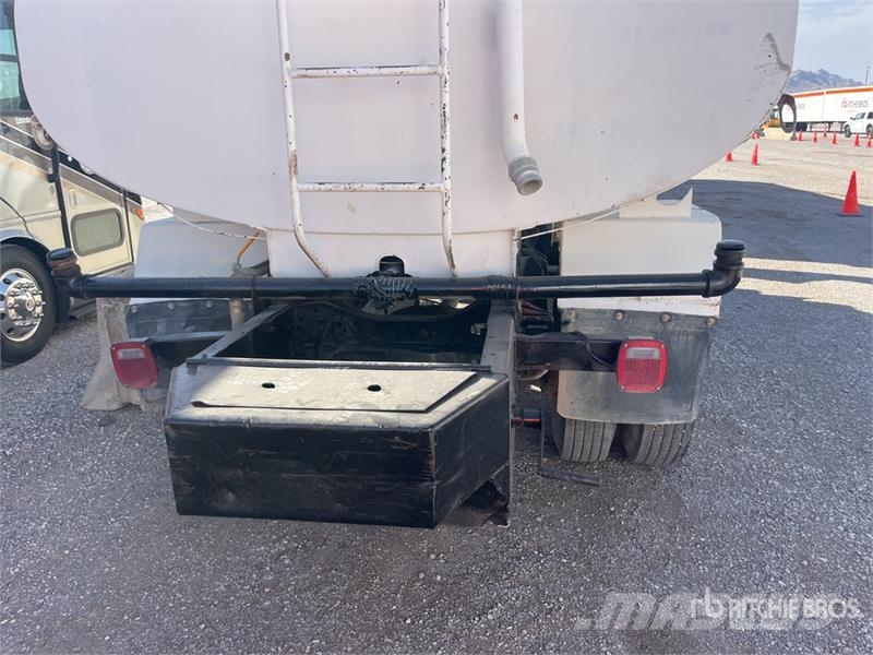 Ford F-750 Tankvogne - vand