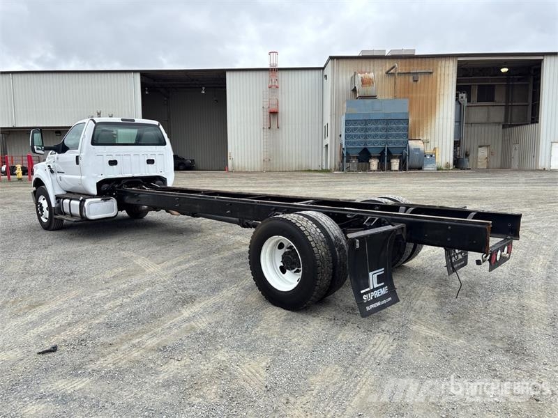 Ford F-750 Cabins and interior