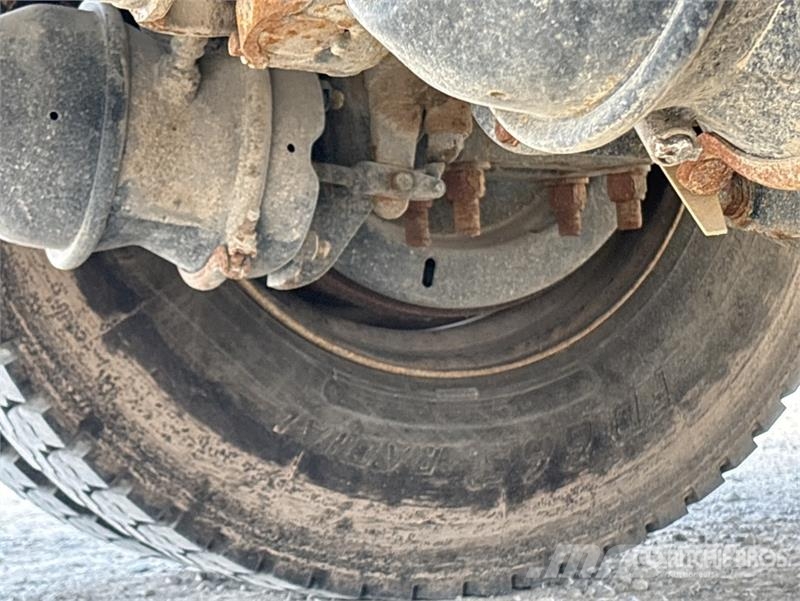 Ford F-750 شاحنات مسطحة/مفصلية الجوانب