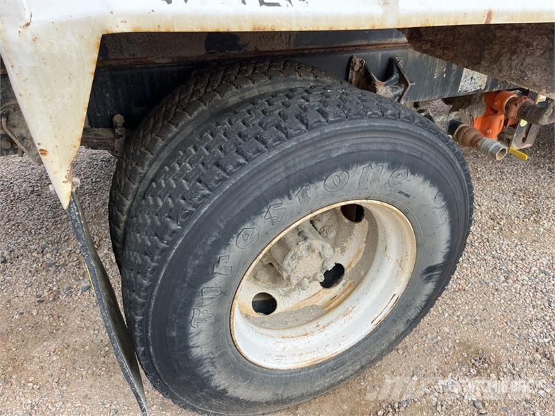 Ford F-750 صهاريج مياه