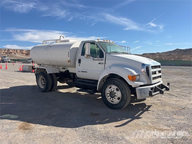 Ford F-750 Tankvogne - vand
