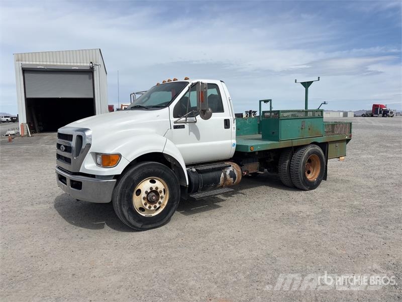 Ford F-750 شاحنات مسطحة/مفصلية الجوانب