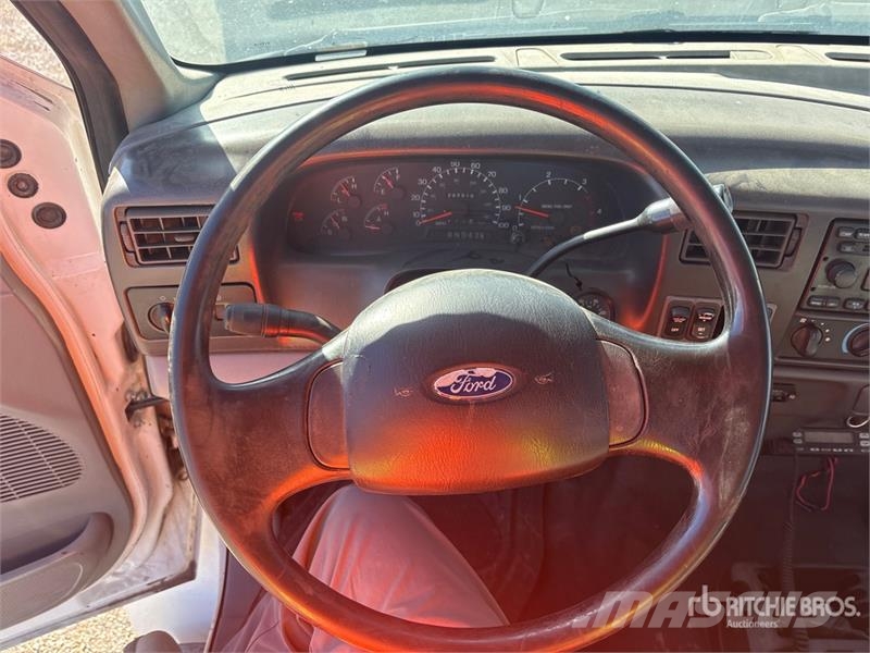 Ford F-750 キャビン及び内装