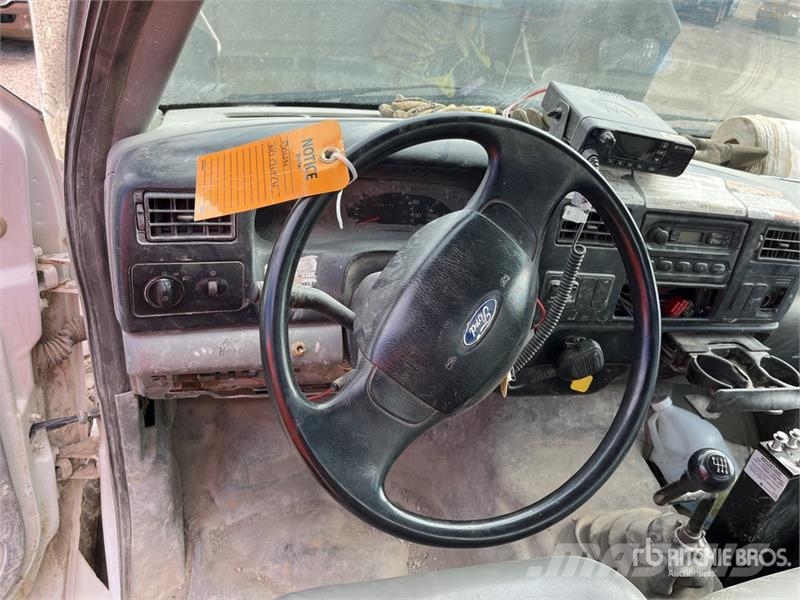 Ford F-750 صهاريج مياه